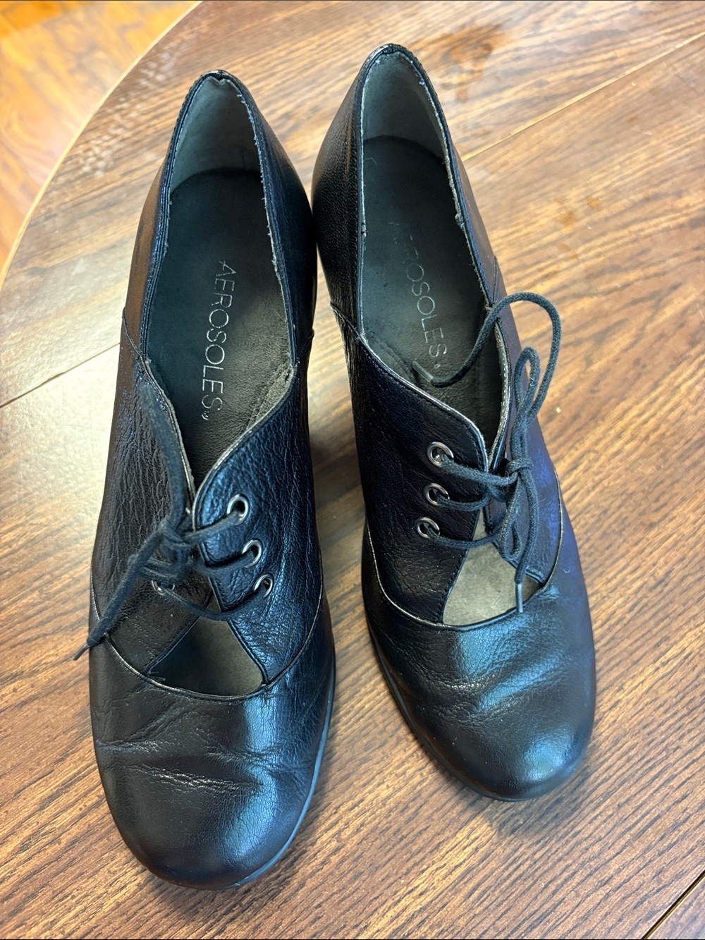 AEROSOLES Black Leather Lace-Up Heeled Oxfords/open triangle just below laces